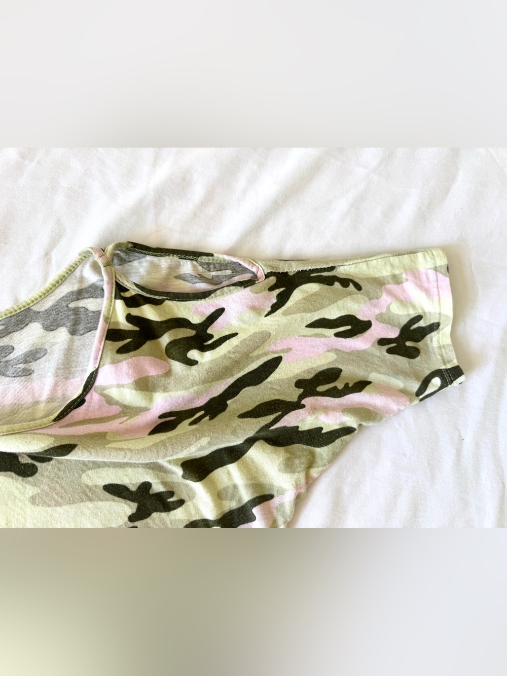 Y2K Pink Camo Camouflage Top Womens Medium Fitted Shoulder Slit Ruched Hem - Picture 5 of 11